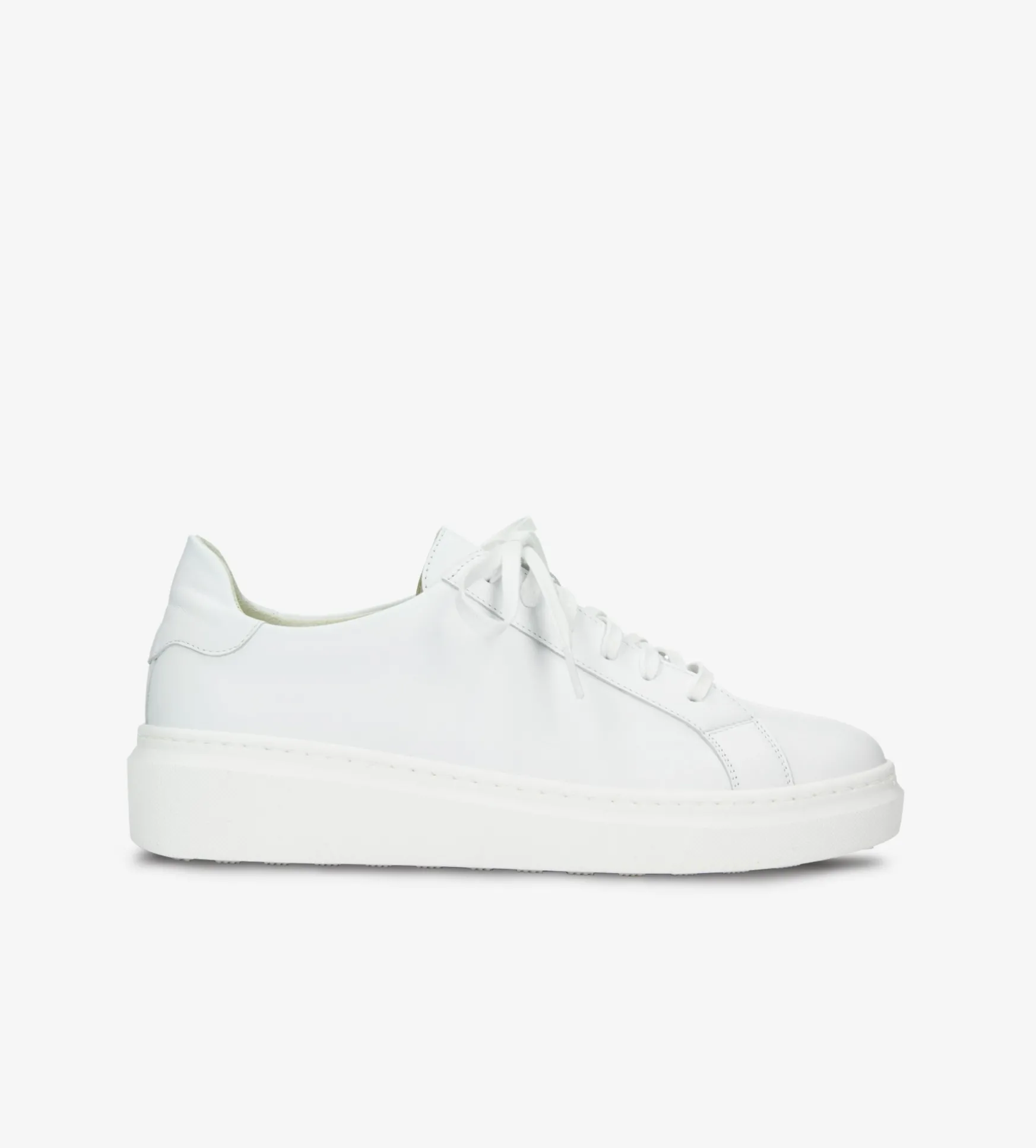 Białe sneakersy damskie