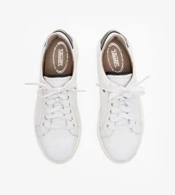 Białe sneakersy damskie