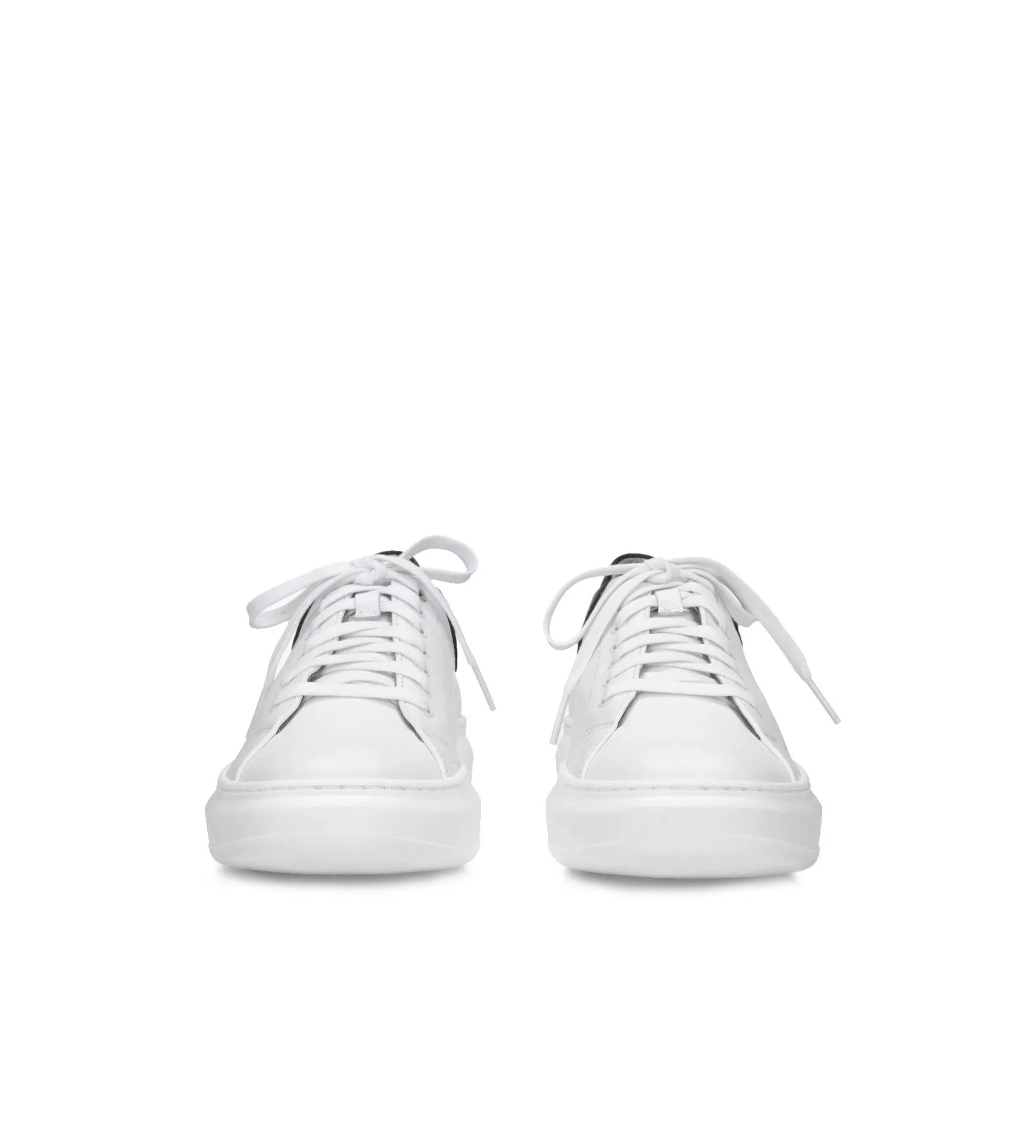 Białe sneakersy damskie