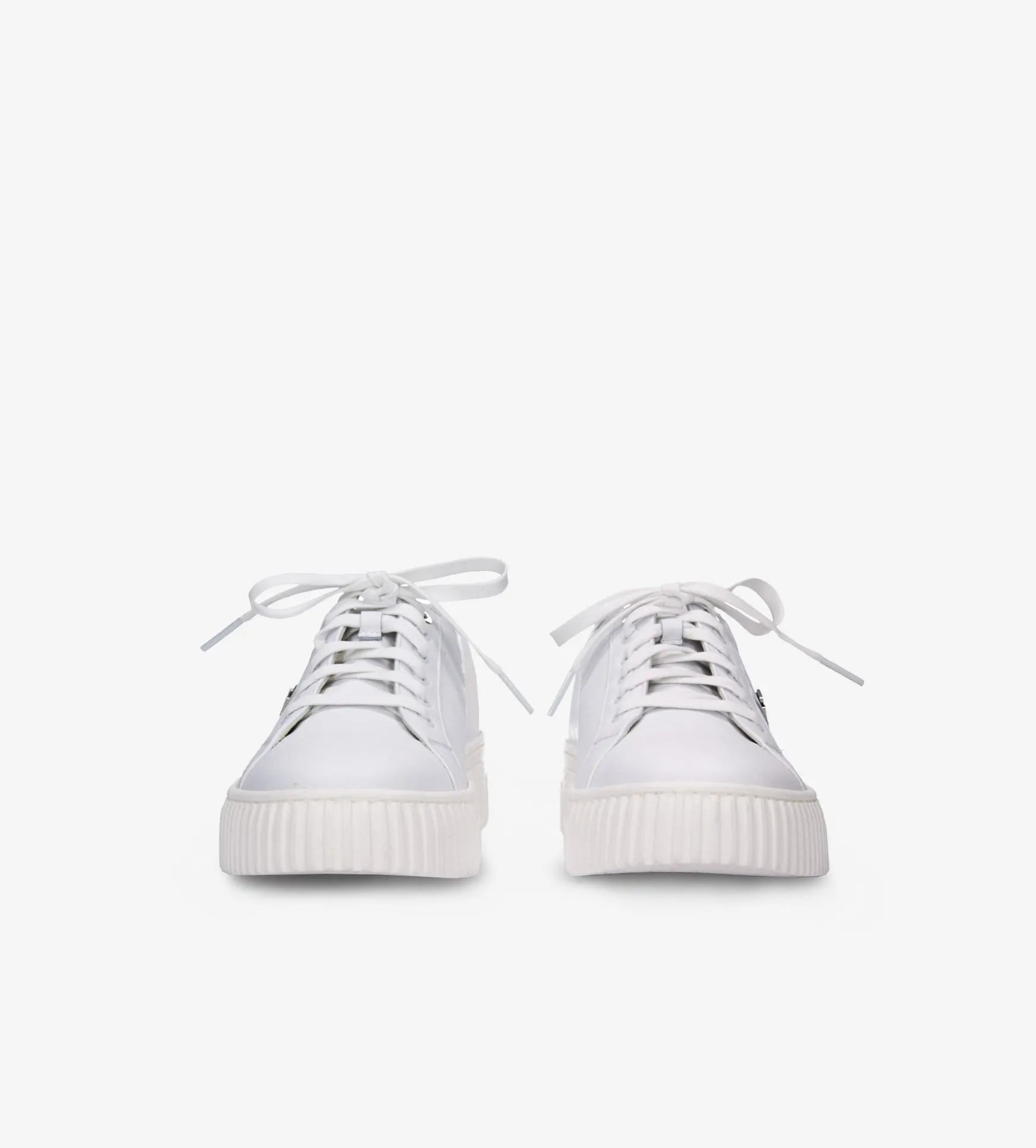 Białe sneakersy damskie
