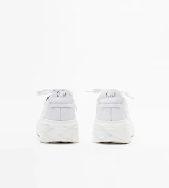 Białe sneakersy damskie