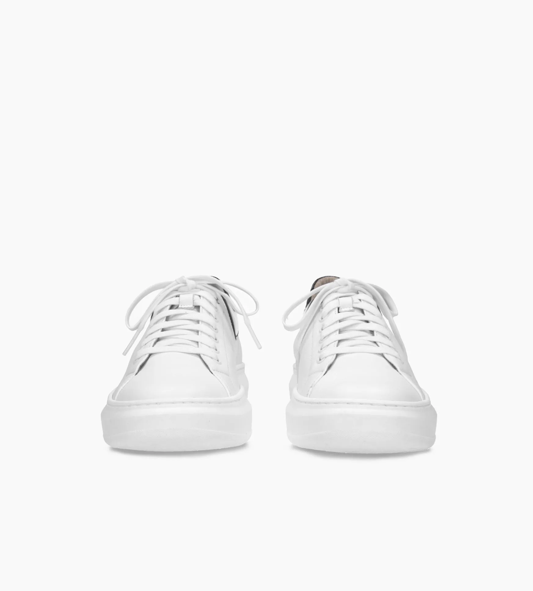 Białe sneakersy damskie
