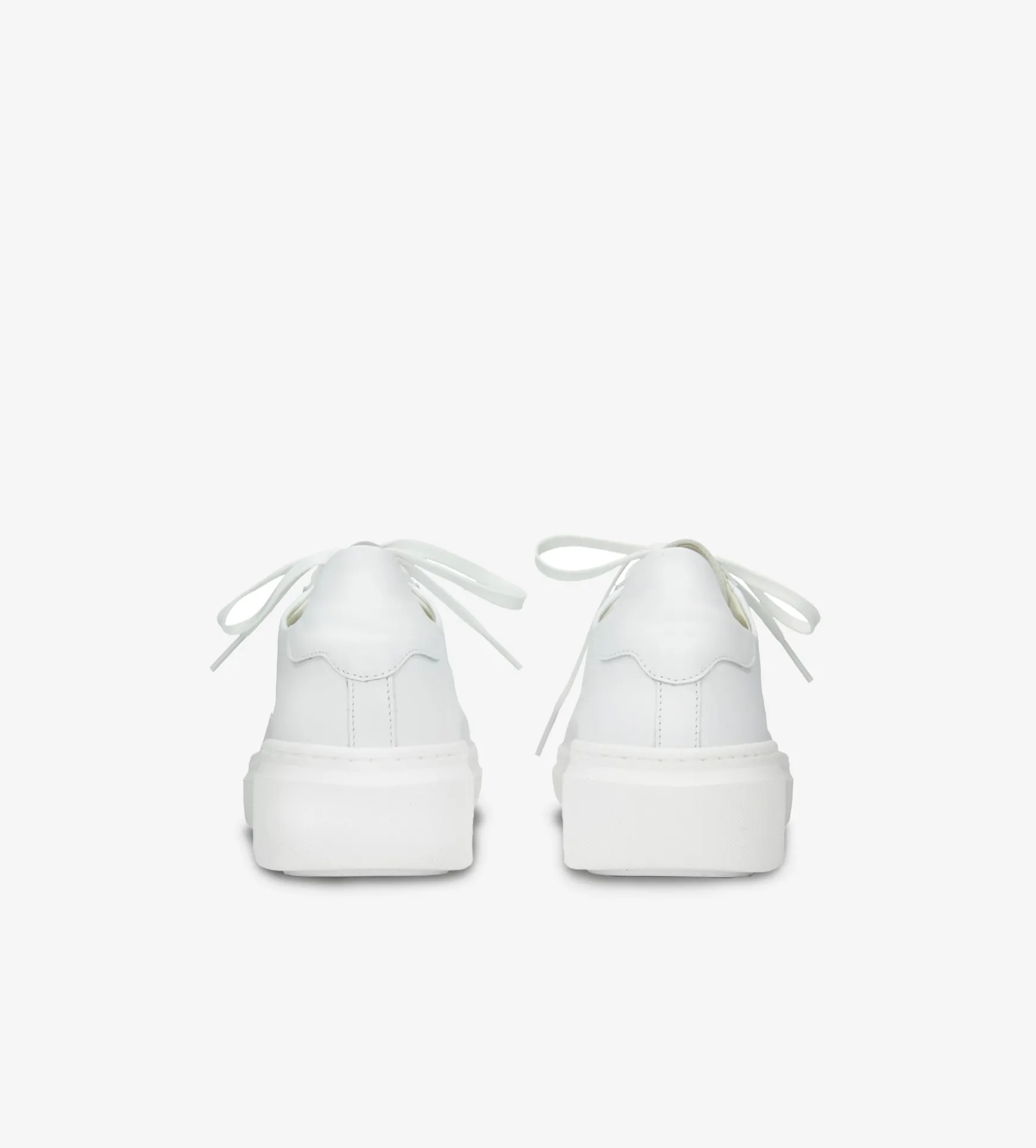 Białe sneakersy damskie