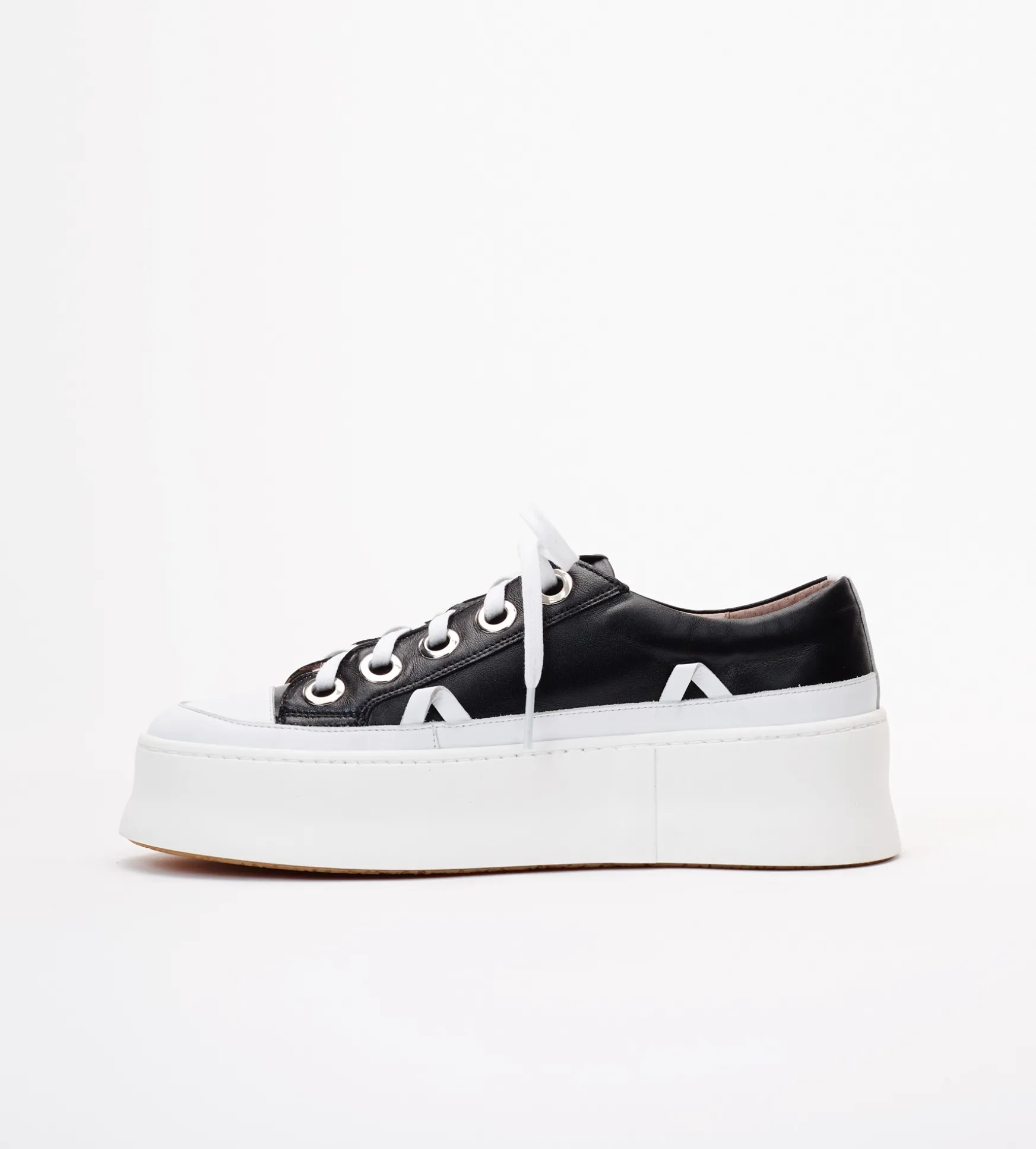 Czarne sneakersy damskie