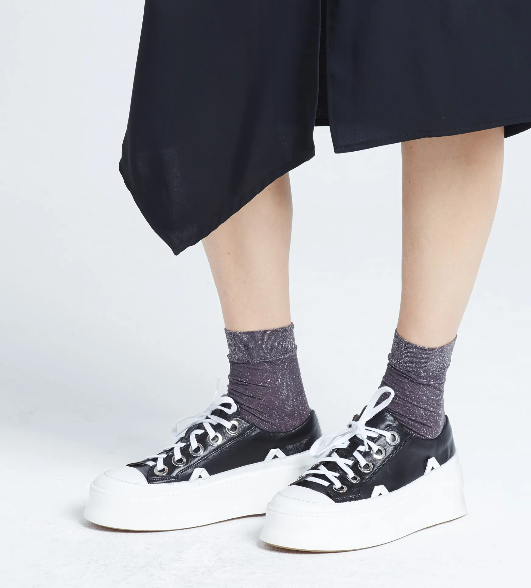 Czarne sneakersy damskie